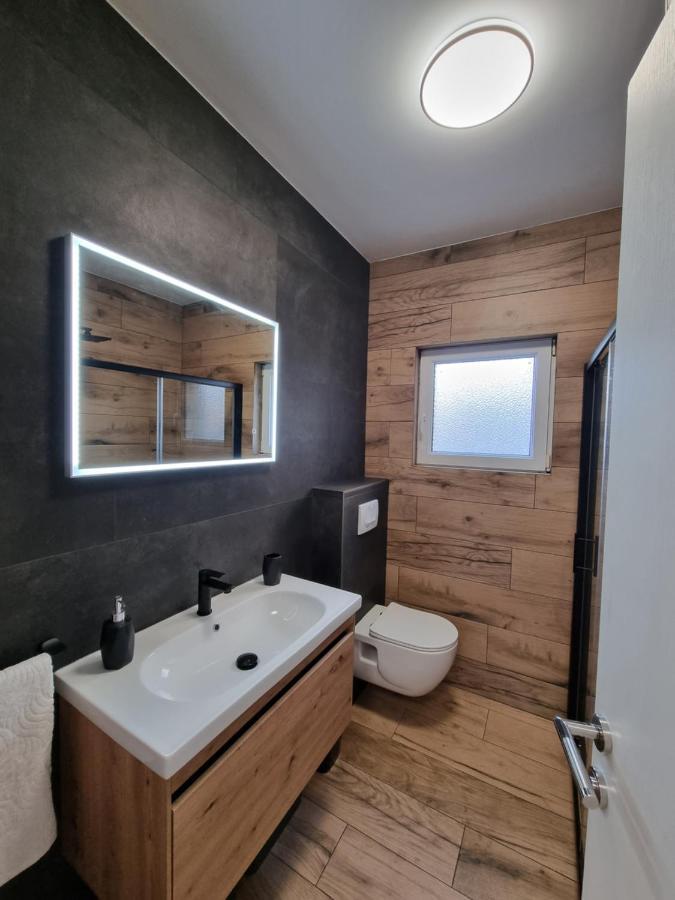 Lovre Apartman *